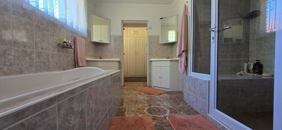 4 Bedroom Property for Sale in Doringkruin North West